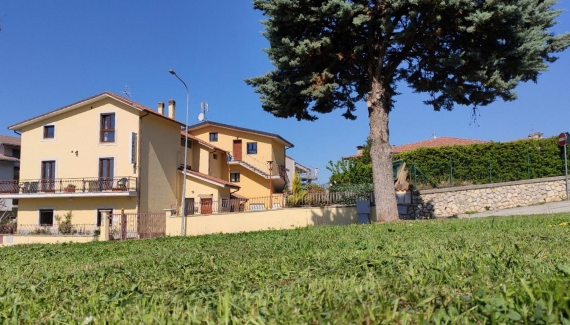Poggio Picenze Complesso Turistico Aurora - Camere B&B المظهر الخارجي الصورة