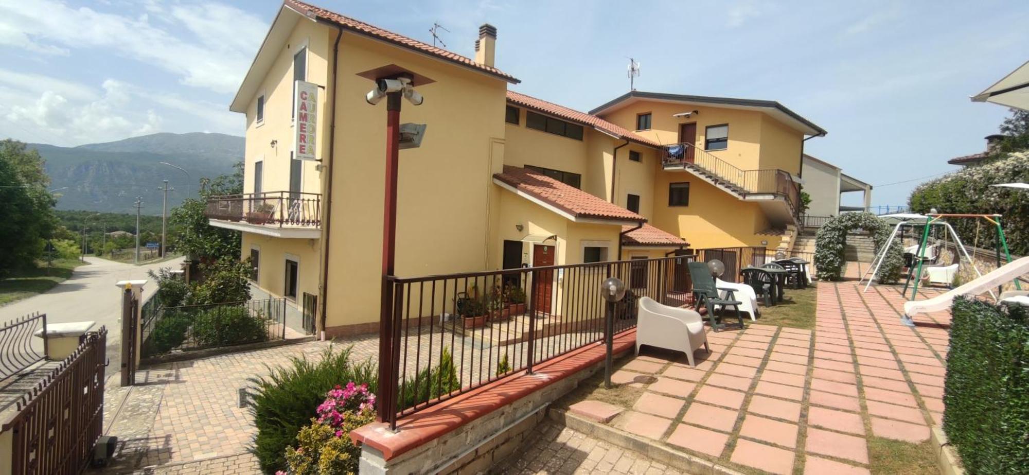 Poggio Picenze Complesso Turistico Aurora - Camere B&B المظهر الخارجي الصورة
